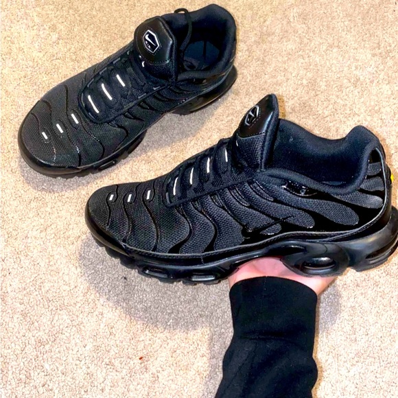 selling black nike tns for 120 need them sold do not have room for them - Picture 1 of 1